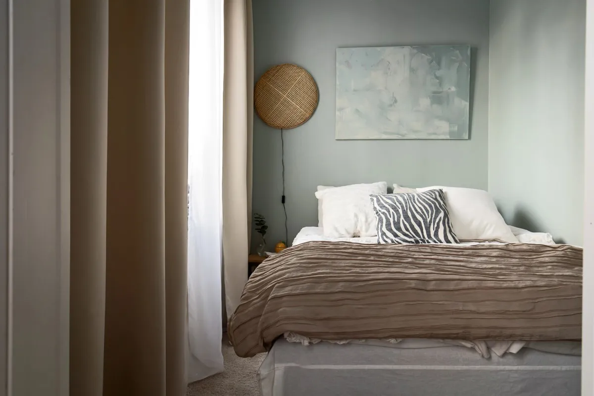 Light Pink and Dark Gray Combination in Interior Design