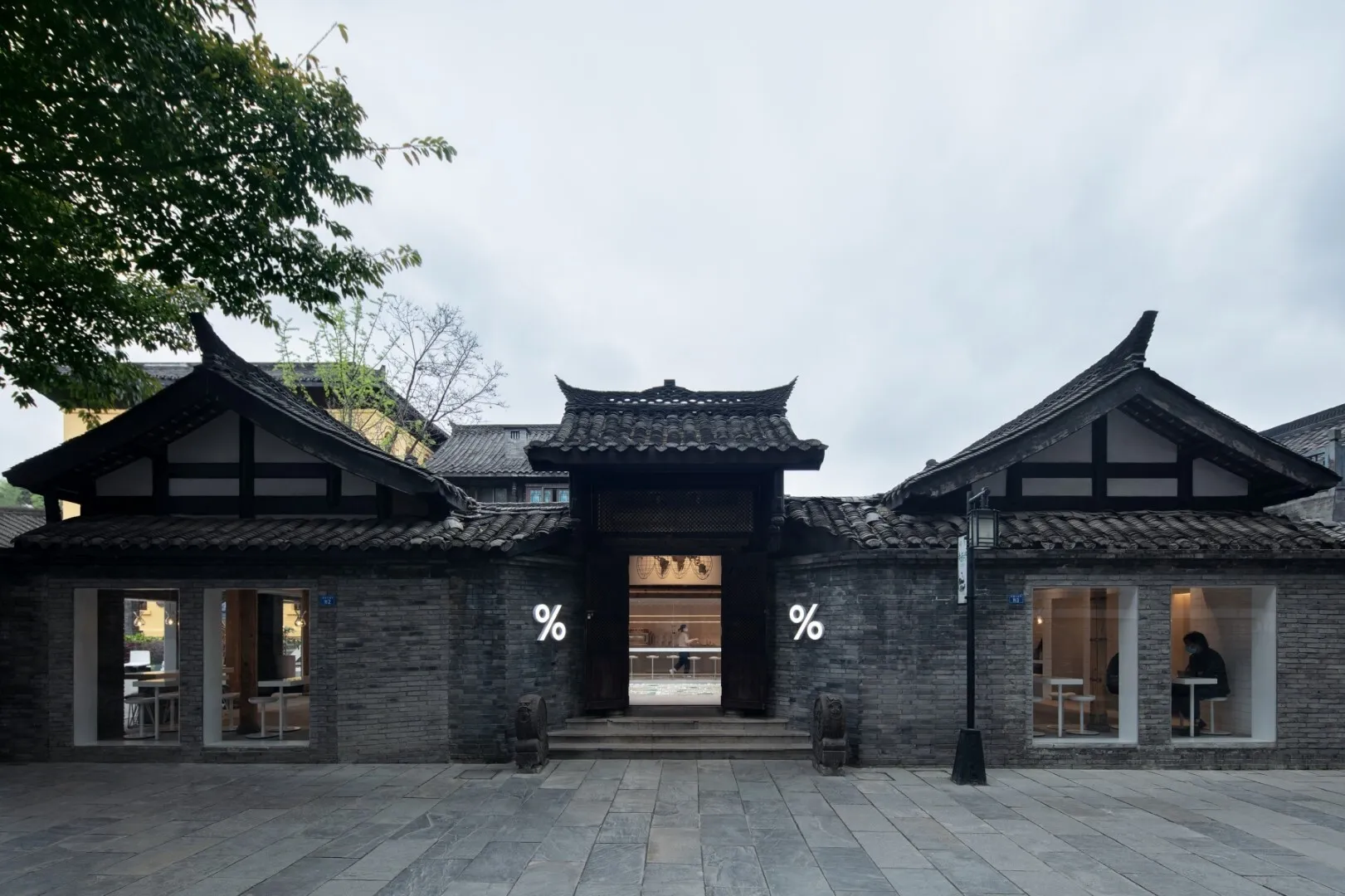 Arabica Kuanzhai Alley by B.L.U.E. Architecture Studio: A Contemporary Café in Chengdu’s Historic Courtyard