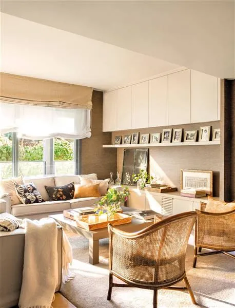 占据整面墙的客厅家具