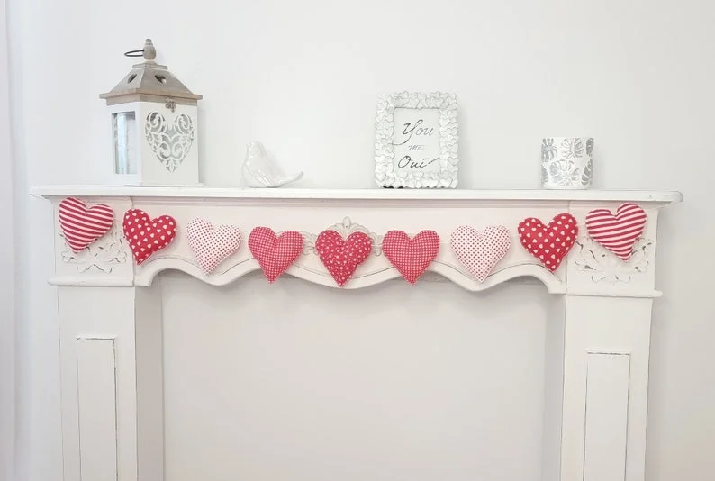 2. Guirnalda roja de corazones