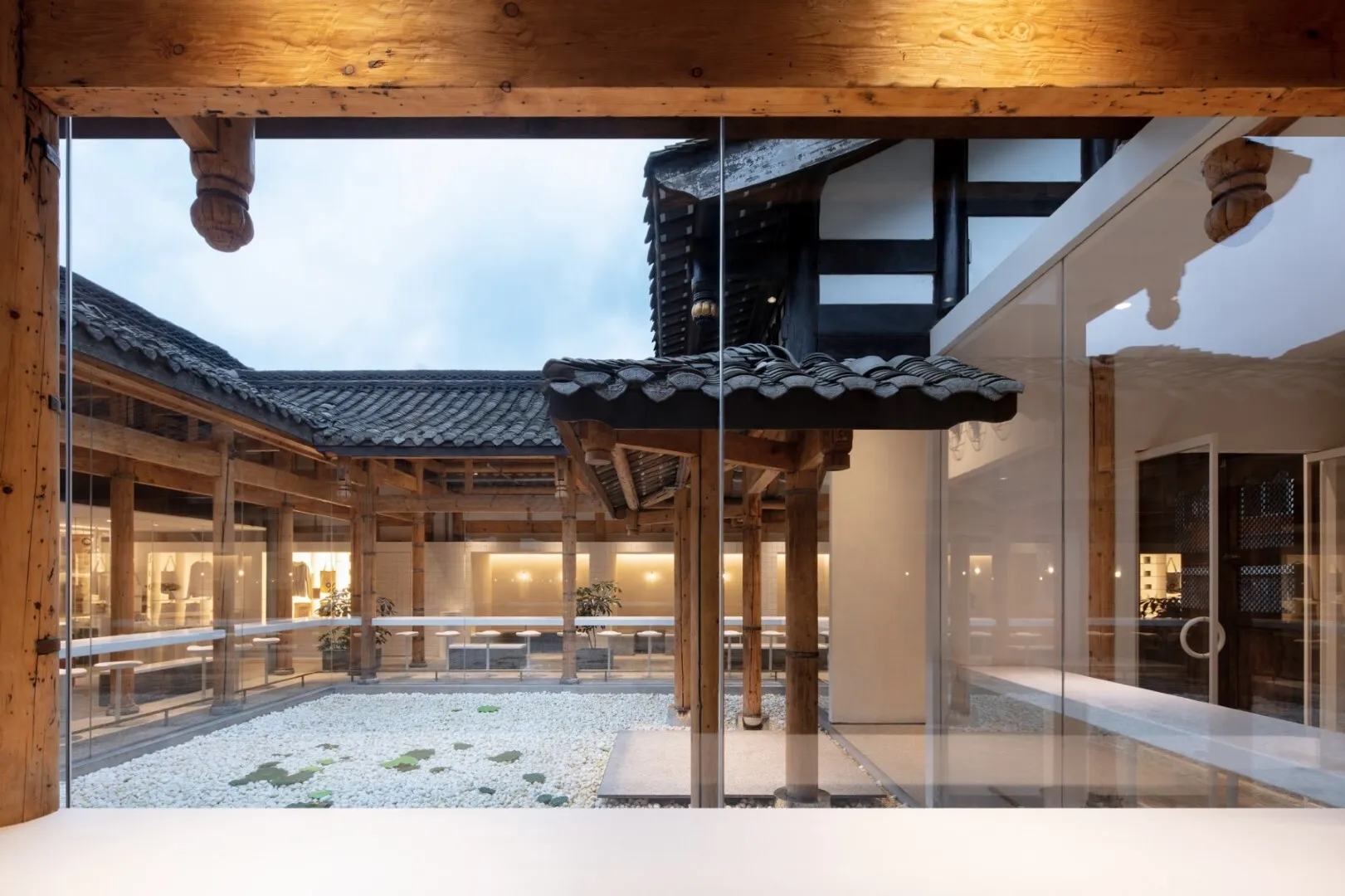 Arabica Kuanzhai Alley by B.L.U.E. Architecture Studio: A Contemporary Café in Chengdu’s Historic Courtyard