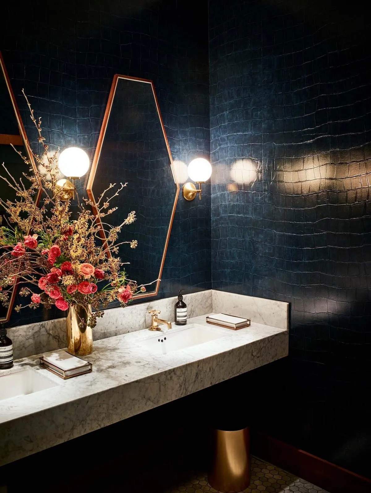 如何在设计中运用流行色调