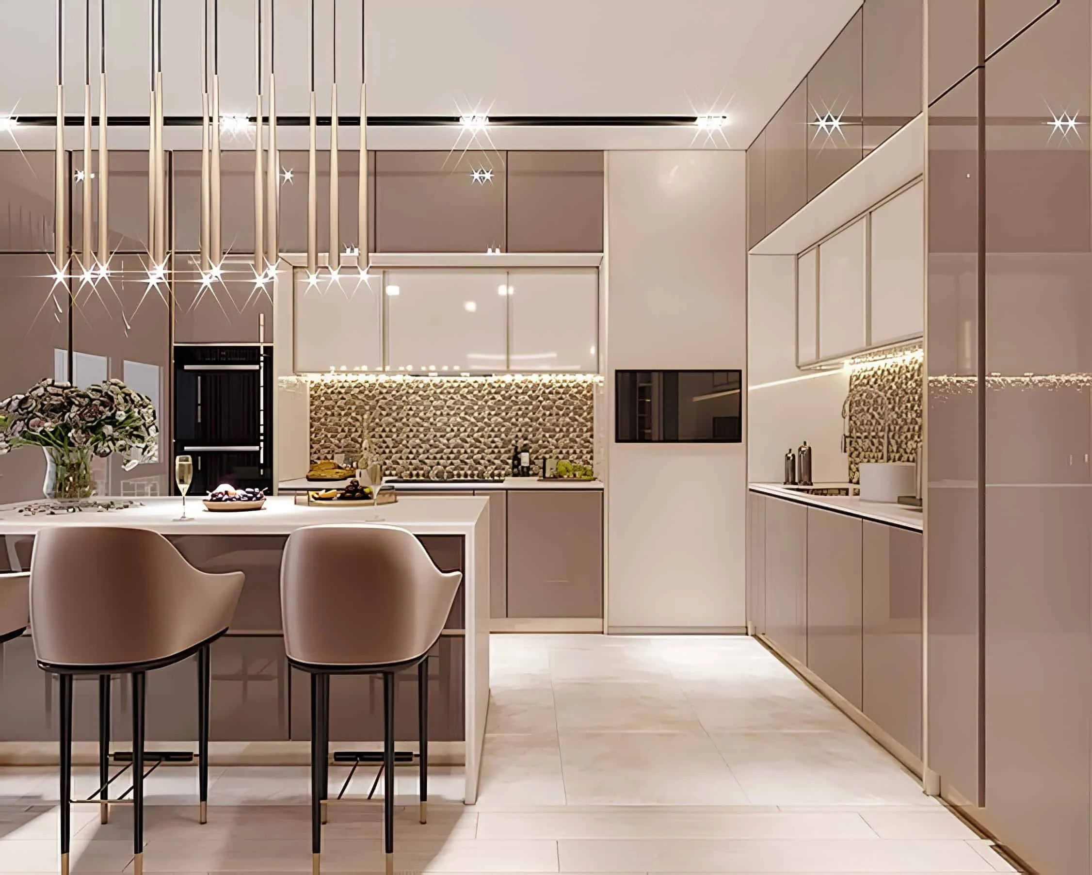 带有照明的宏伟现代厨房 带有闪亮门板、悬挂照明和大理石台面的奢华厨房