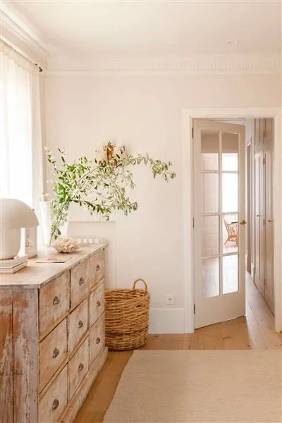 如何在小玄关中组织秩序和储物空间