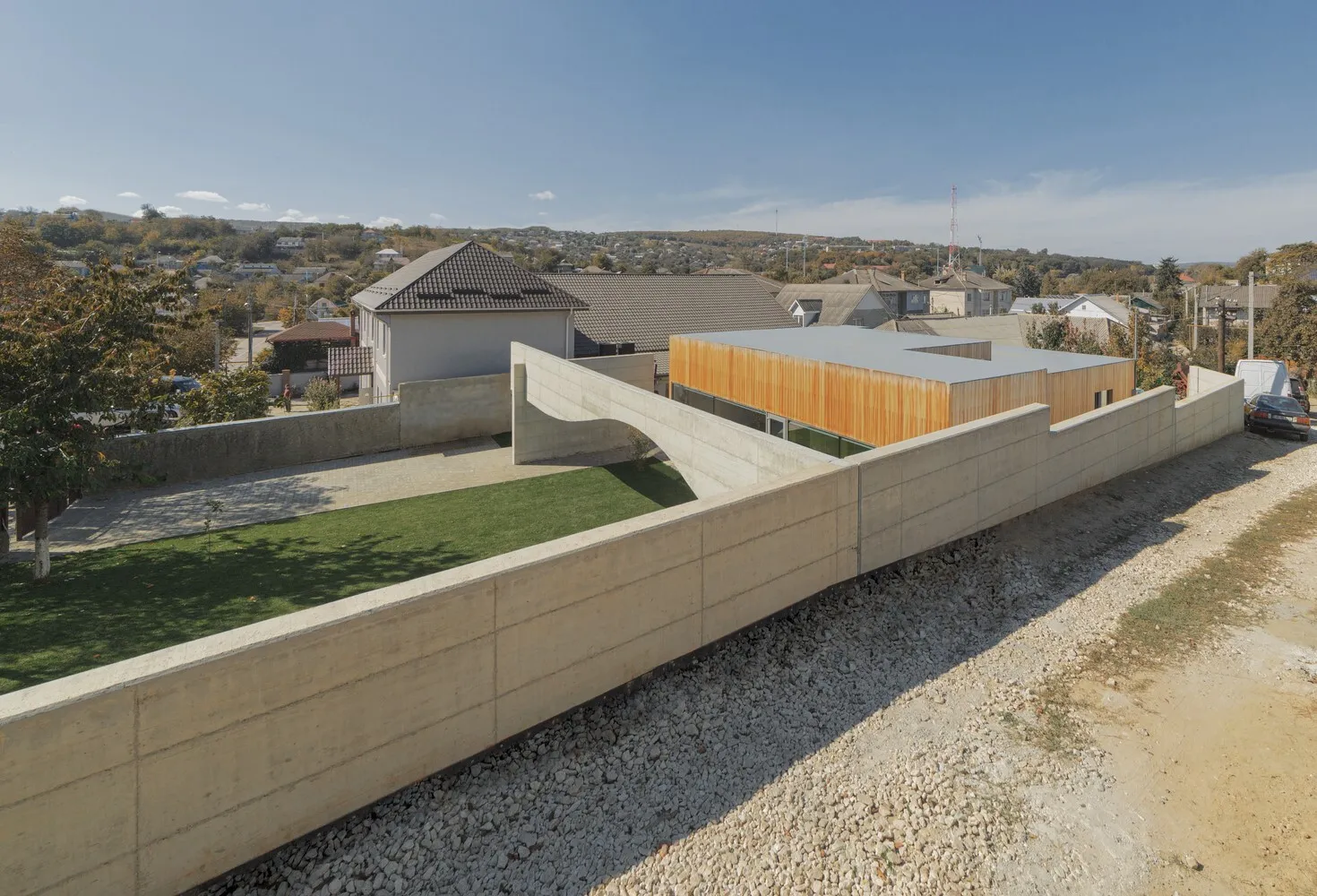 Villa Acer by Maxim Kaluzhak in Hintsesti, Moldova
