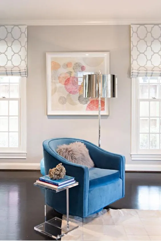 蓝色velvet扶手椅——新的装饰伴侣