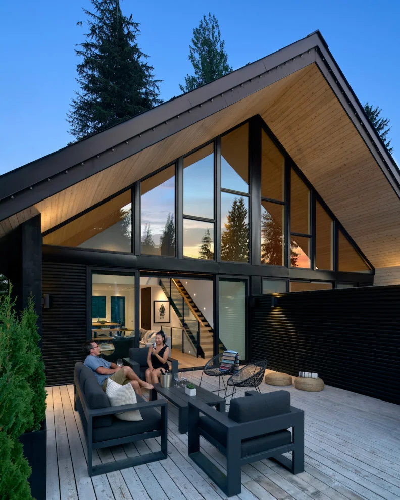 4. Terrasse und Fassade Whistler Duplex