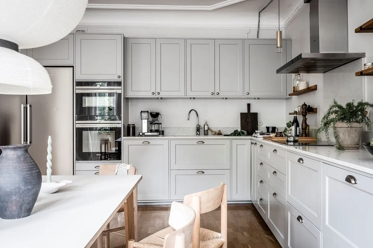 厨房中的正式餐厅