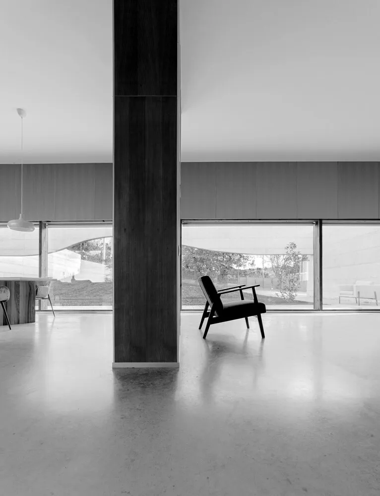 Villa Acer by Maxim Kaluzhak in Hintsesti, Moldova