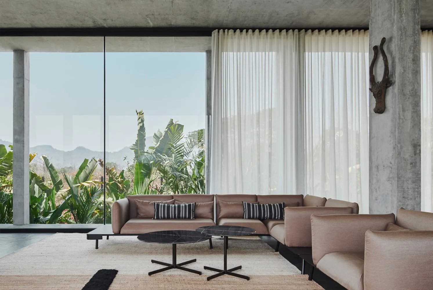 SHROFFLEON设计的卡杰拉霍地区Mirador住宅，印度