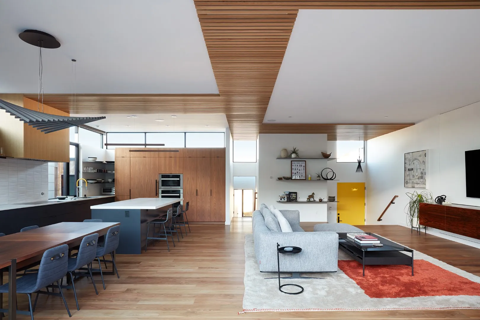 Modern翻转 from Klopf Architecture: Bright House with Reverse Layout in San Francisco