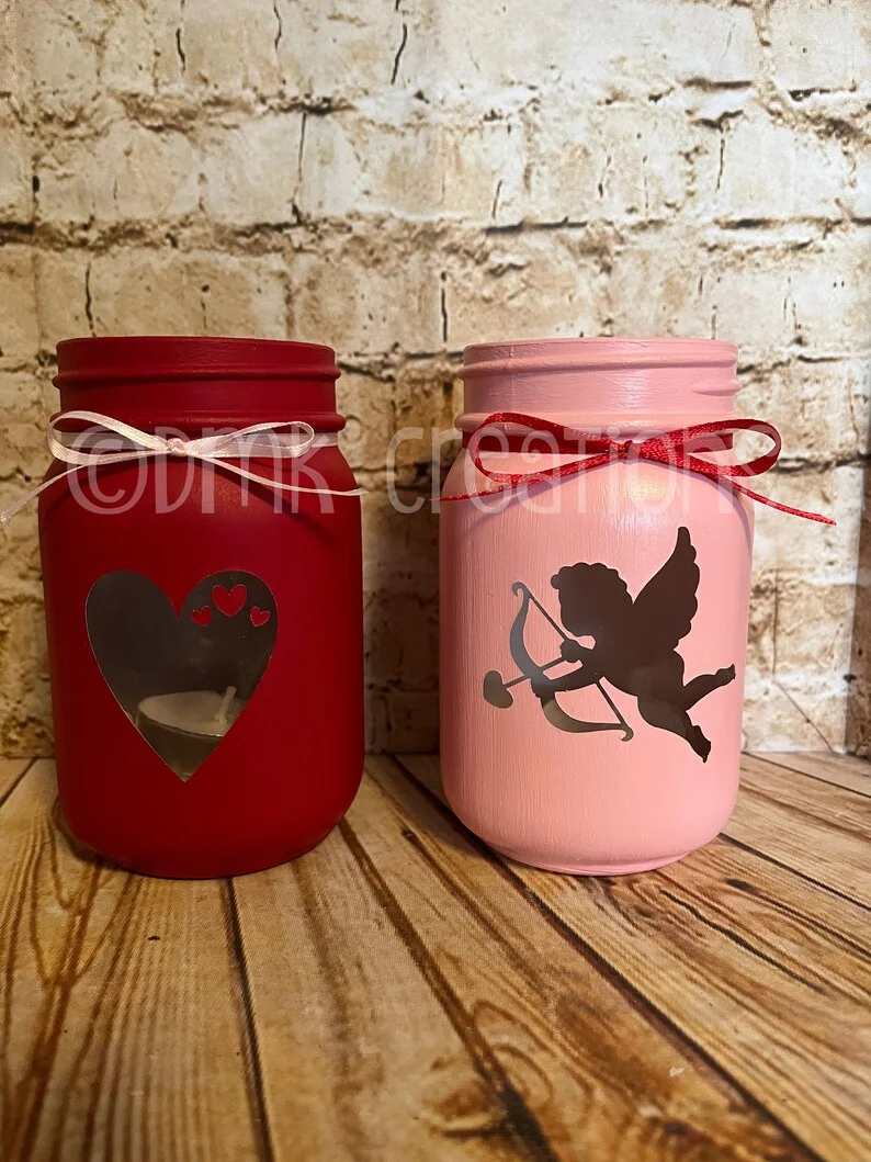 13. Gemalte Kerzen in Mason-Jars zum Valentinstag