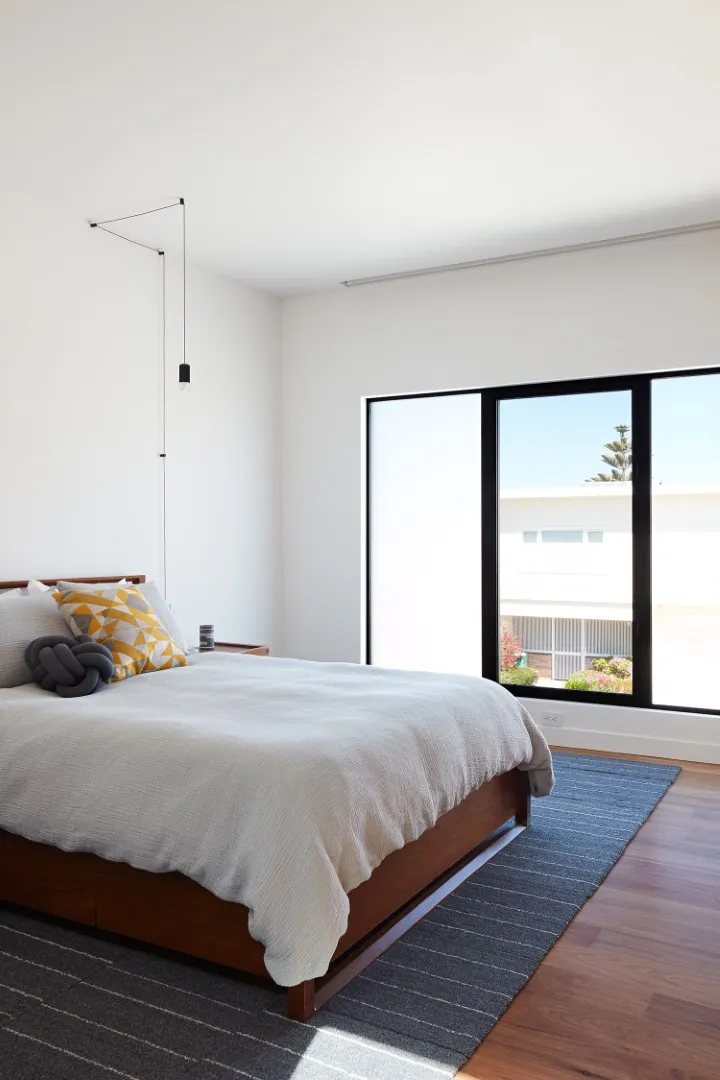 Modern翻转 from Klopf Architecture: Bright House with Reverse Layout in San Francisco