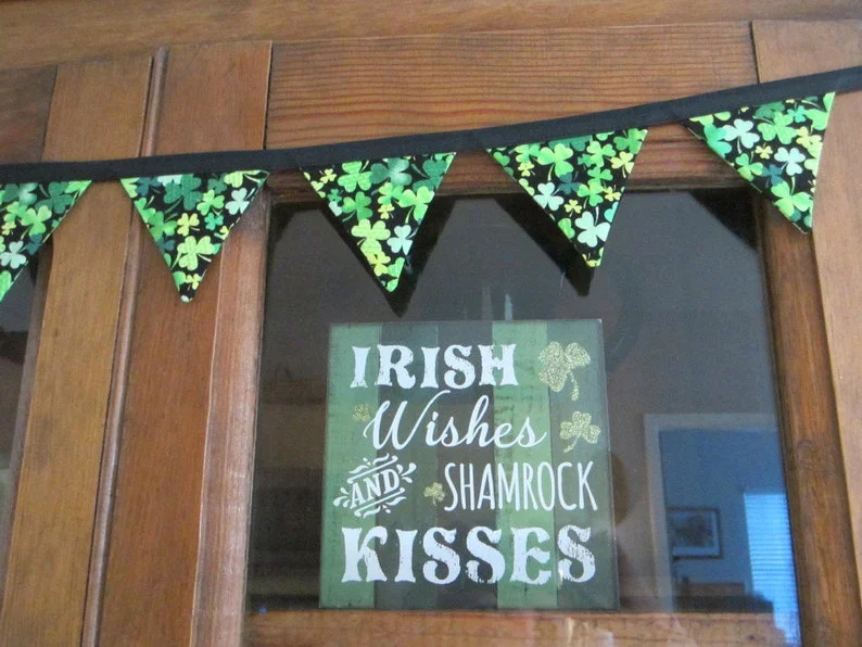 6. shamrock bunting