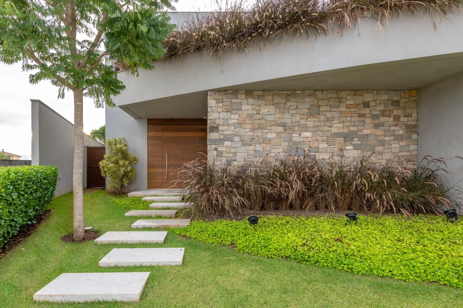 Rio Claro House by Celso Laetano Arquitetura in Rio Claro, Brazil Rio Claro House by Celso Laetano Arquitetura in Rio Claro, Brazil