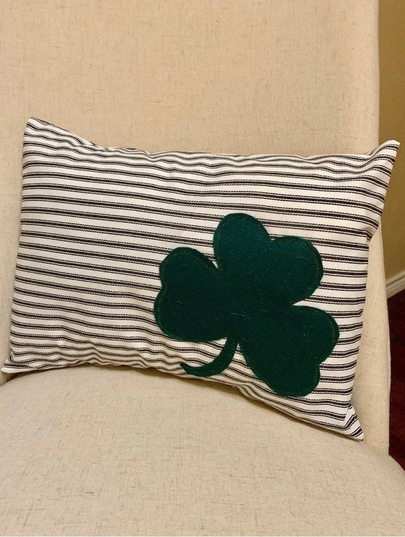 5. Almohada con trébol para el Día de San Patricio