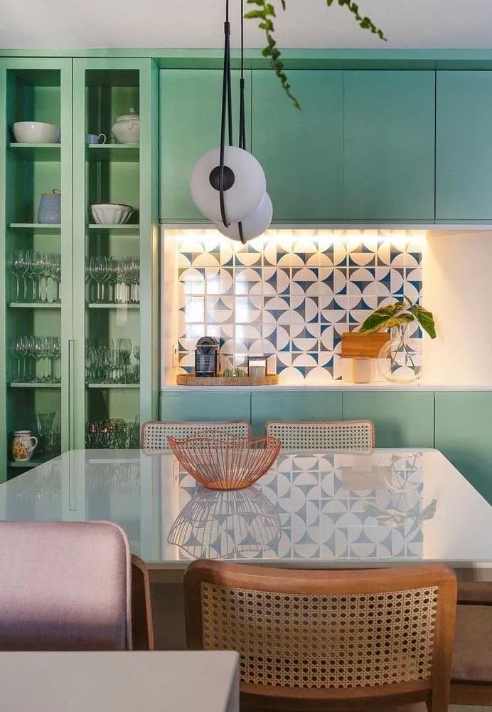 Tips for Choosing the Perfect Lacquered Table