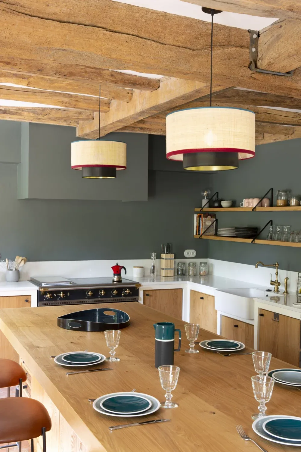 装饰性想法：打造更温暖的现代木质厨房