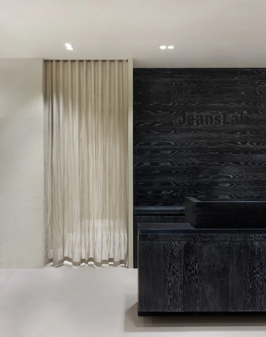 Jeanslab by URBANJOBS — Gender-Neutral Shopping Experience in Istanbul