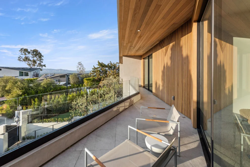 11. Meadowview, Encino