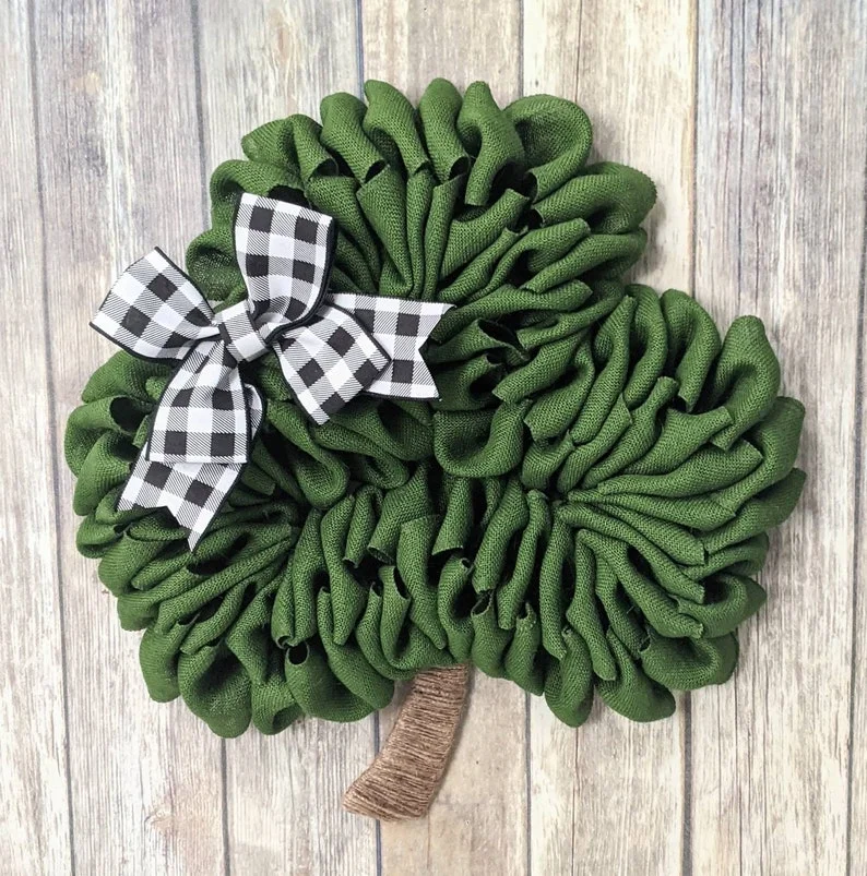 12. Венок із брезента з трилистником