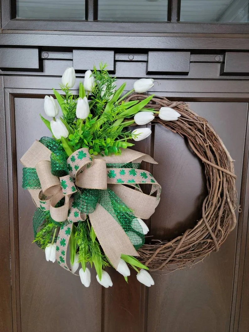 13. Білий тюльпан виноградна лоза