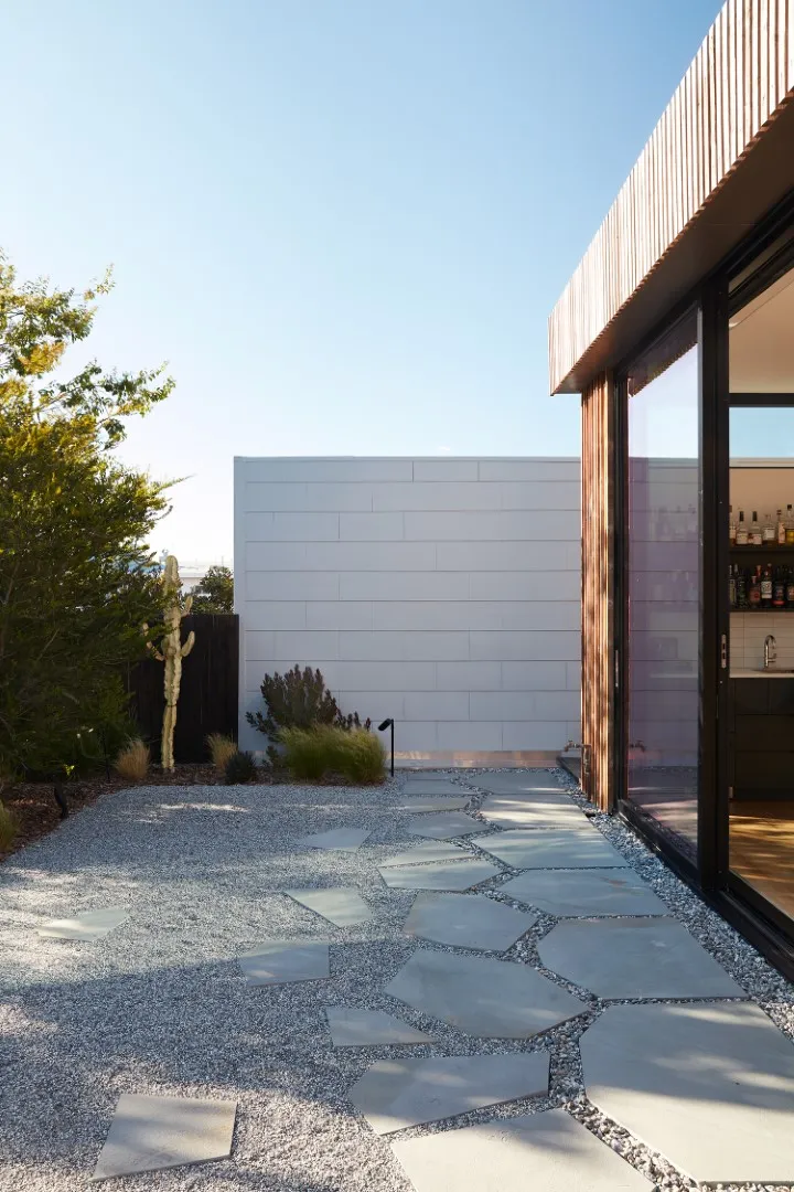 Modern翻转 from Klopf Architecture: Bright House with Reverse Layout in San Francisco