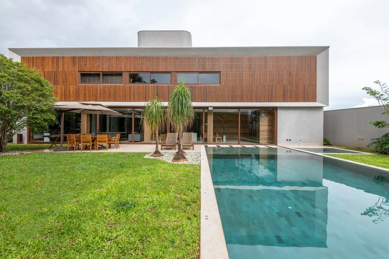 Rio Claro House by Celso Laetano Arquitetura in Rio Claro, Brazil Rio Claro House by Celso Laetano Arquitetura in Rio Claro, Brazil