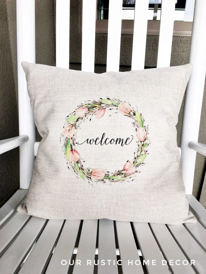 13. Funda con decoración primaveral