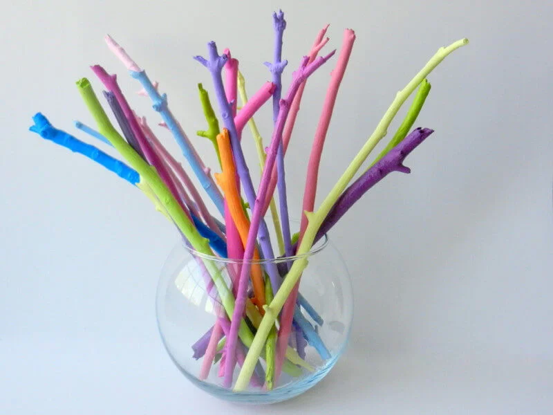 9. Adorno de Pascua hecho por ti mismo - composición central con ramas