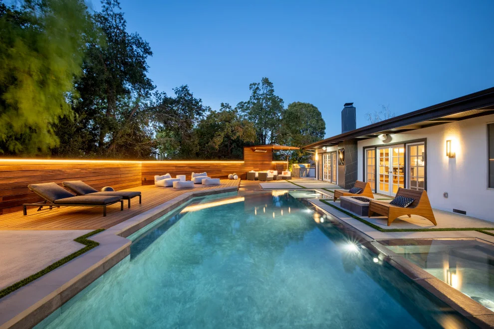 14. Sherman Oaks 后院全面翻新