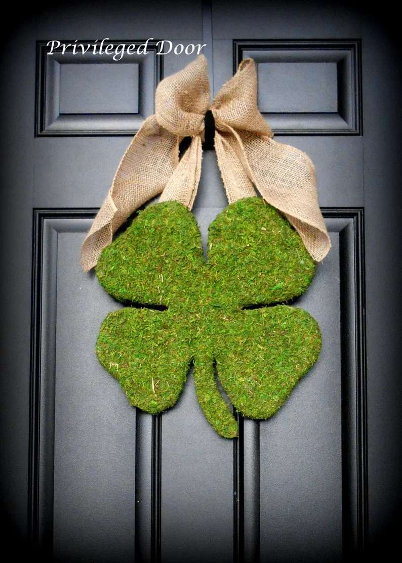 9. Венок з трилистником із моху