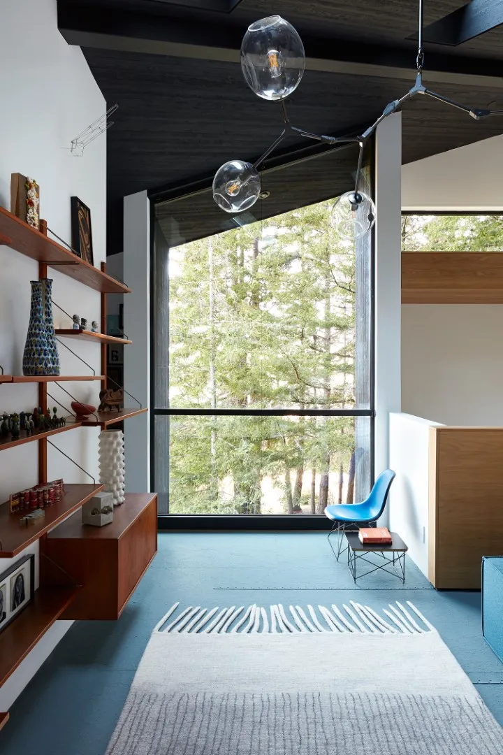 Klopf Architecture设计的黑城堡：现代设计与自然的和谐融合