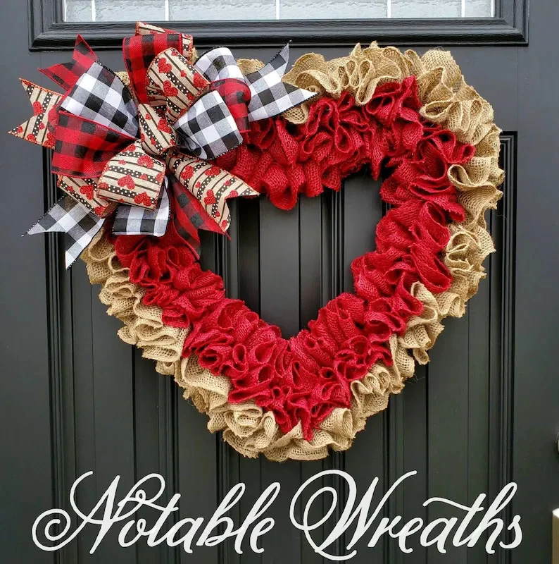 11. 情人节纸质爱心花环