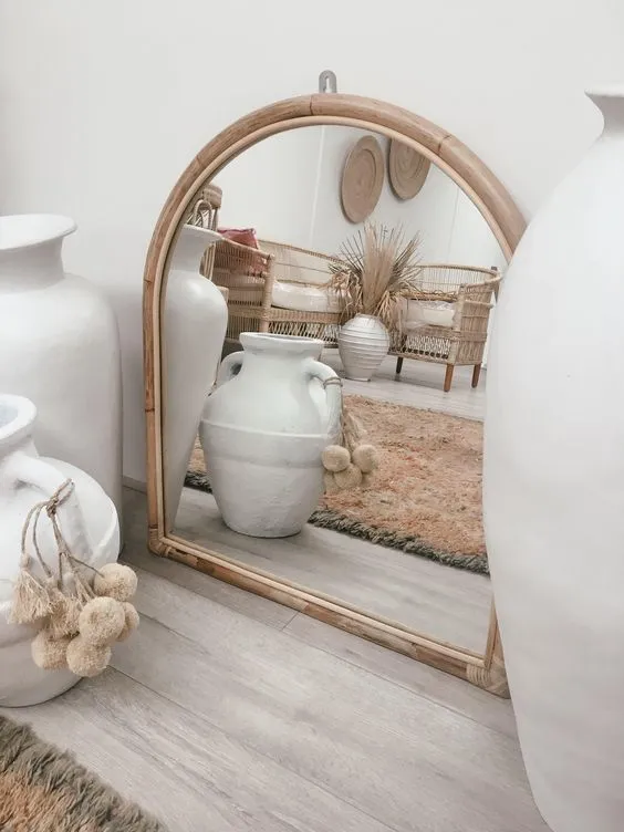 拱形镜子打造圆形反射效果