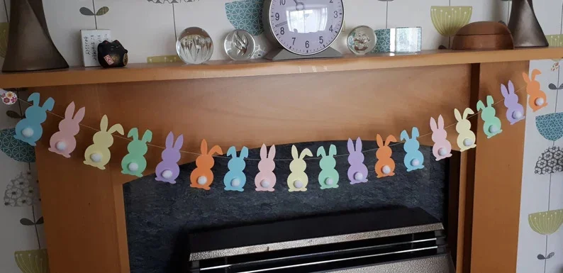 6. Guirnalda con conejito de Pascua