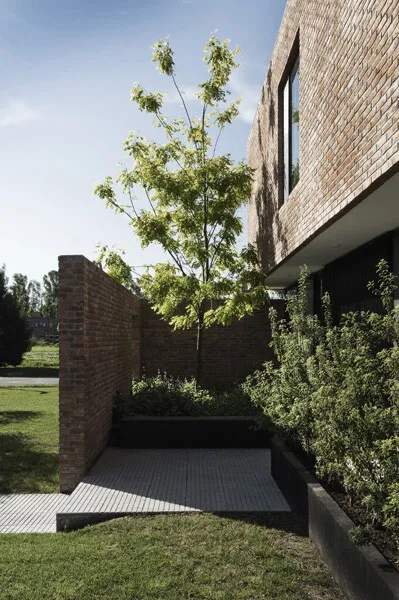 Casa MYP de Estudio BaBo en Buenos Aires, Argentina