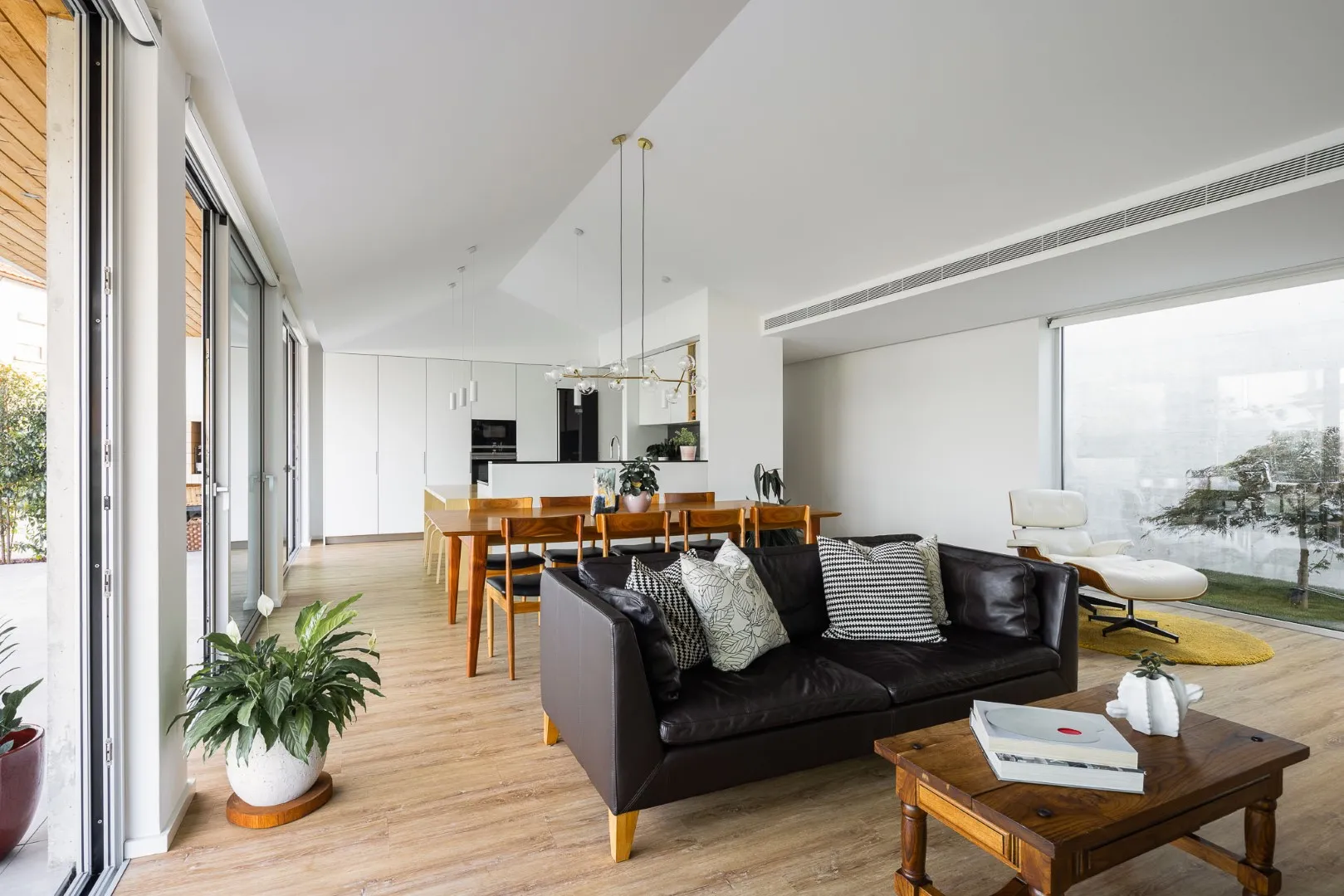 House H by Architect Bruno Gomes in San Juan da Madeira, Portugal House H by Architect Bruno Gomes in San Juan da Madeira, Portugal