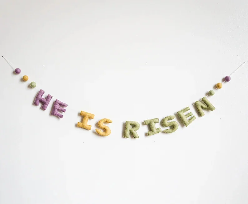 14. Pancarta HE is RISEN