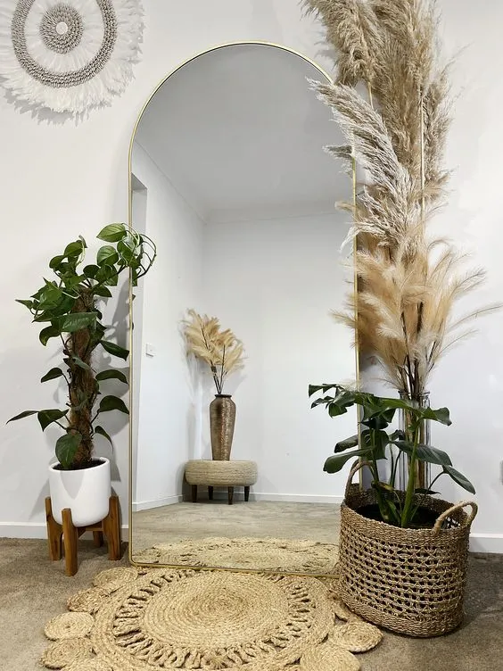 拱形镜子打造圆形反射效果