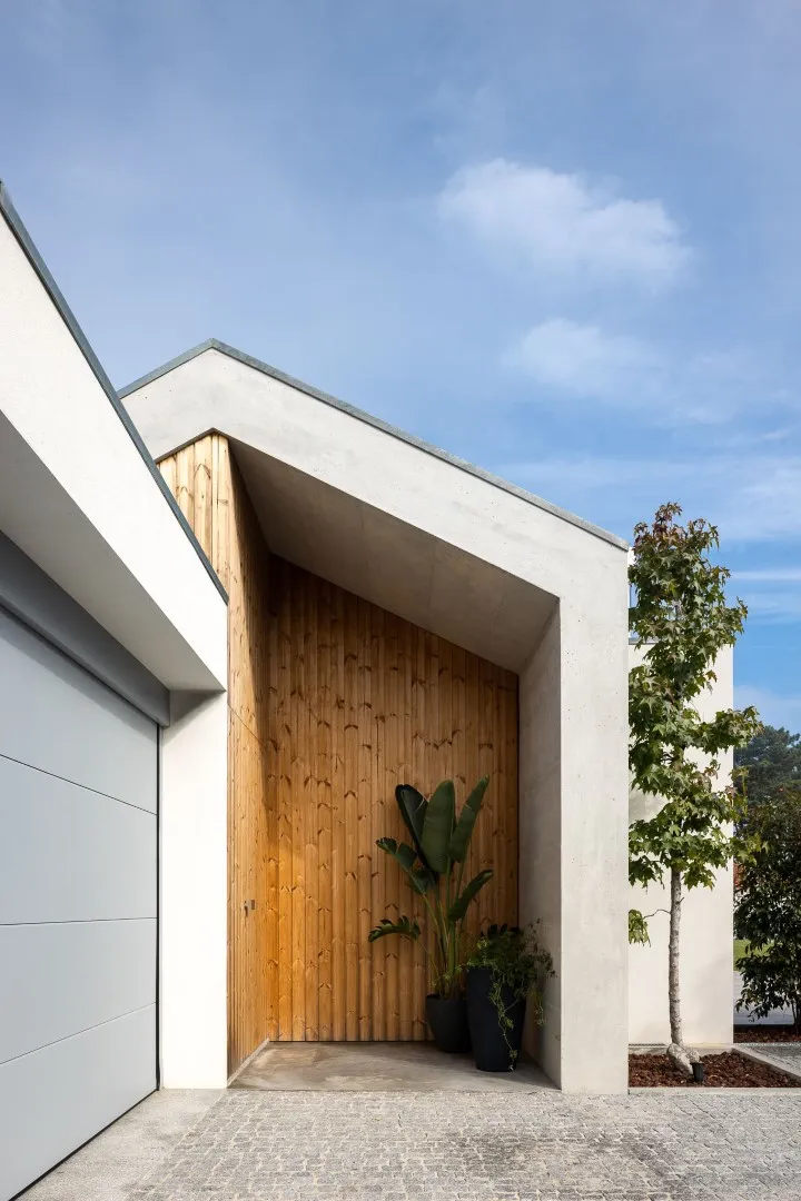 House H by Architect Bruno Gomes in San Juan da Madeira, Portugal House H by Architect Bruno Gomes in San Juan da Madeira, Portugal