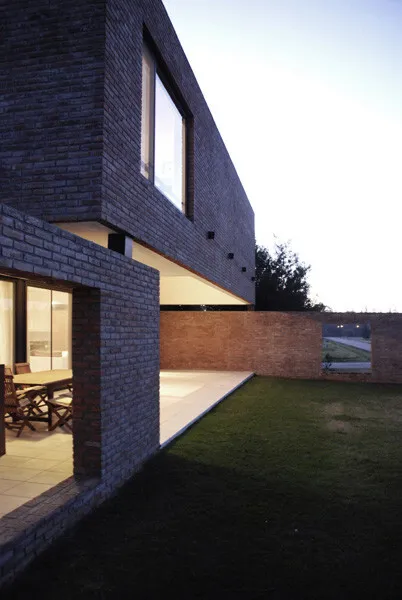 Casa MYP de Estudio BaBo en Buenos Aires, Argentina