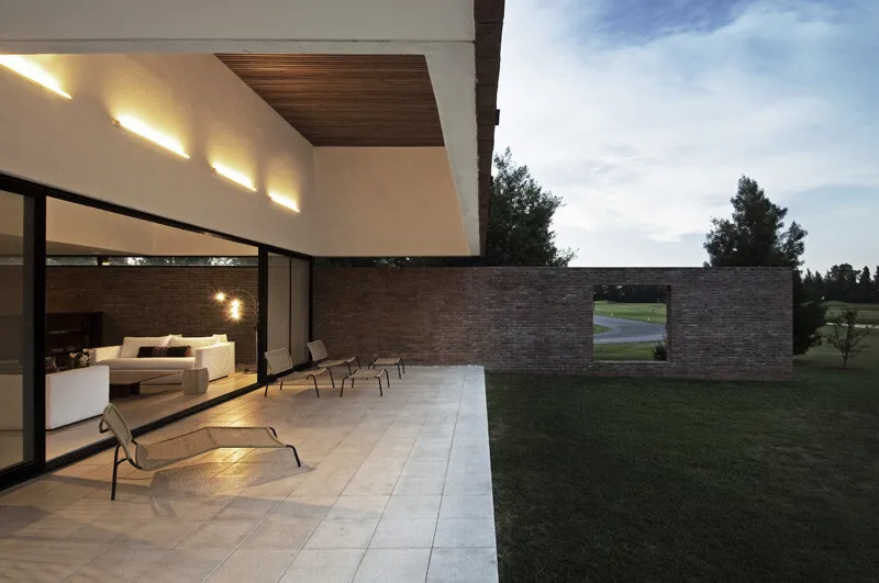 Casa MYP de Estudio BaBo en Buenos Aires, Argentina