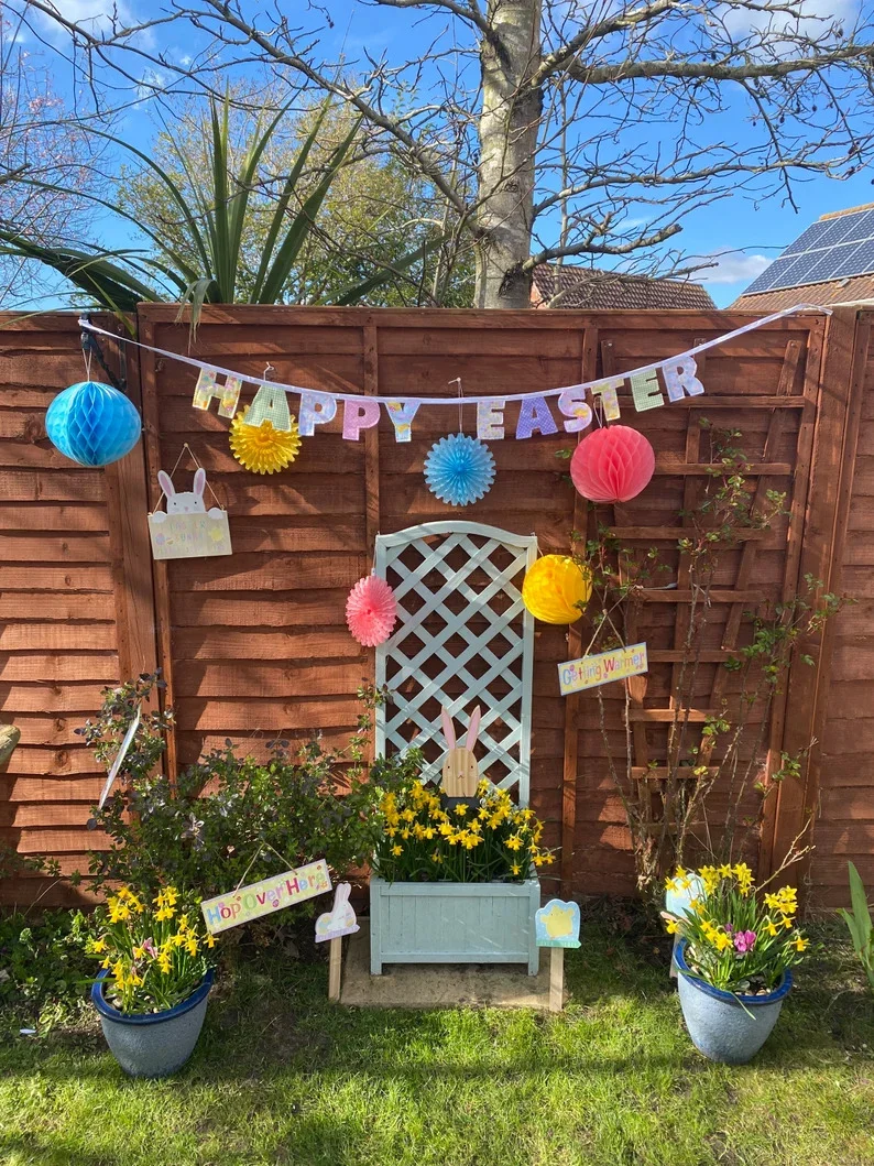 3. Banda de Pascua con pollitos y huevos coloridos