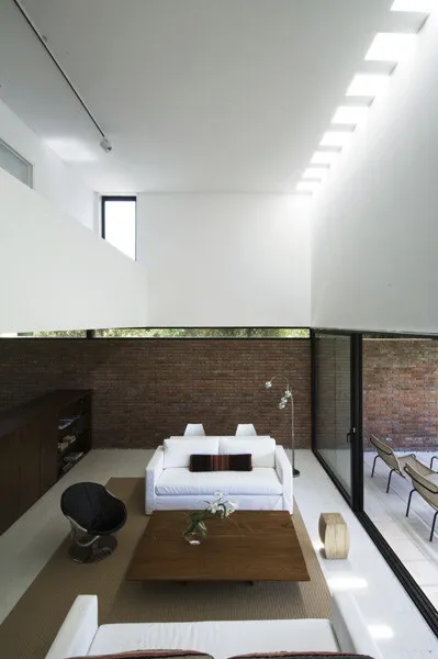 Casa MYP de Estudio BaBo en Buenos Aires, Argentina