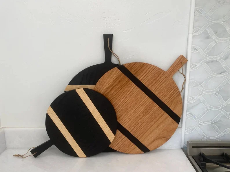 5. Artesanía, tablero redondo para quesos y embutidos de madera exótica