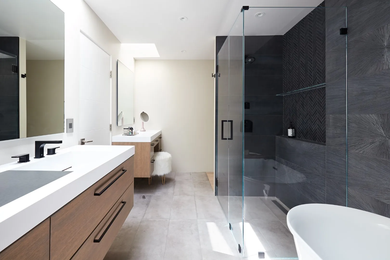 Klopf Architecture 现代 Ranch 房屋：圣何塞的现代改造