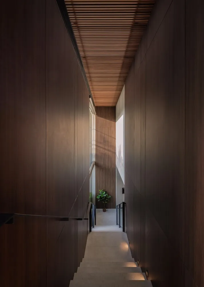 RUANGRONA设计的IF住宅位于印度尼西亚苏卡萨里凯卡马坦