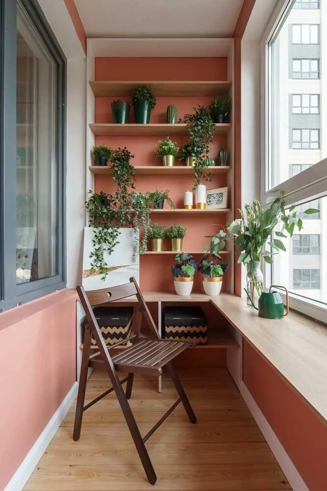 Советы по декорации узкого балкона