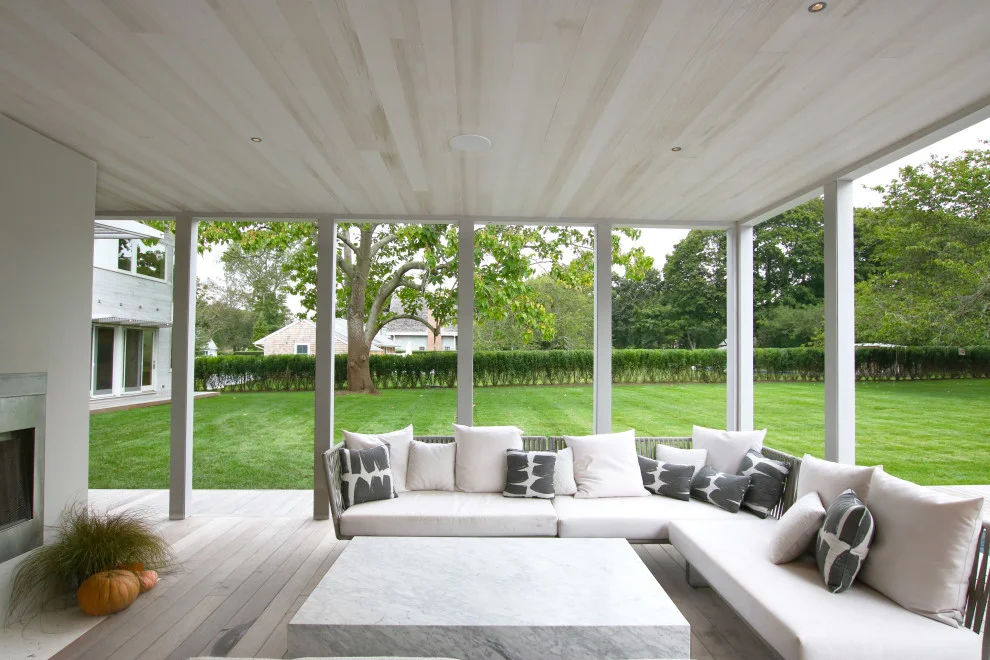 2. Veranda con chimenea vidriada